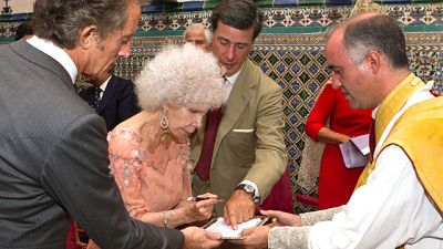 La Duquesa de Alba se ha casado hoy en Sevilla, a sus 85 años, con Alfonso Díez. La Duquesa de Alba se ha casado hoy en Sevilla, a sus 85 años, con Alfonso Díez.
