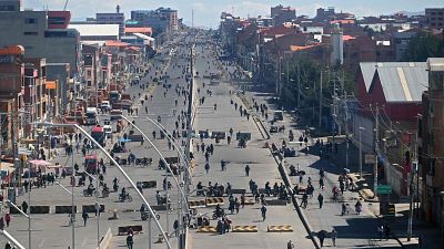 Los ministros de Educación y Defensa de Bolivia renuncian en medio de las protestas que exigen la dimisión del presidente