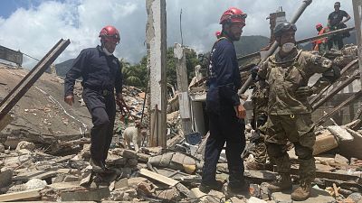 Bomberos españoles colaboran en las tareas de rescate en La Guaira (Venezuela) Bomberos españoles colaboran en las tareas de rescate en La Guaira (Venezuela)