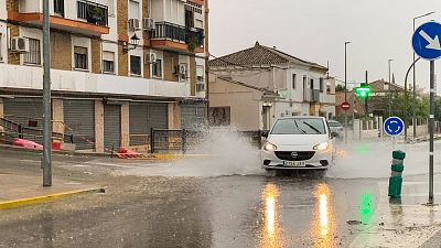 Las fuertes lluvias provocan inundaciones, caídas de árboles y cortes de carreteras en distintos puntos de España