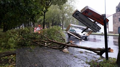 Nueve heridos, derrumbes e inundaciones en España por la potente borrasca Kirk