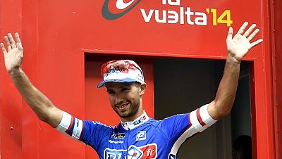 El ciclista francés Nacer Bouhanni (FDJ) se impuso este sábado en  la octava etapa de la Vuelta a España, transcurrida entre Baeza y  Albacete sobre 207 kilómetros, al superar en un polémico sprint al  australiano Michael Matthews (Orica GreenEdge) y