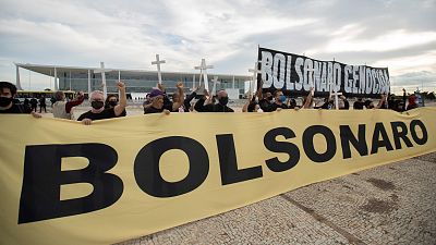 Brasil pide auxilio ante la escasez de oxígeno para intubar pacientes pero Bolsonaro sigue rechanzando confinamientos