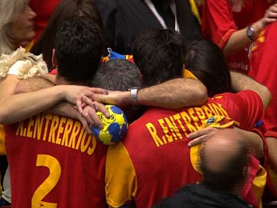 La selección española de balonmano ha conseguido la medalla de bronce tras vencer 23-24 a Suecia.