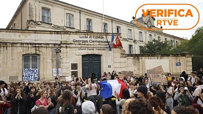 Protesta de estudiantes de secundaria frente a un instituto en Montpellier, Francia con sello VerificaRTVE Protesta de estudiantes de secundaria frente a un instituto en Montpellier, Francia con sello VerificaRTVE