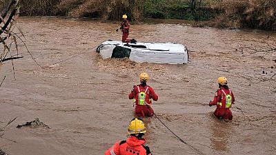Buscan en el río Mogent al conductor de un coche caído a una riera en Llinars del Vallès