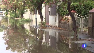 Les fortes tempestes deixen calamarsa i carrers anegats al litoral tarragoní