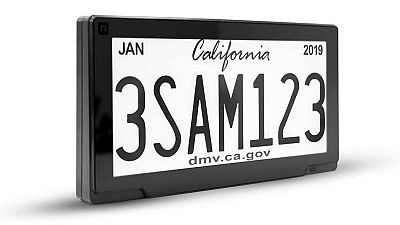 California prueba matrículas de coche digitales que informan de la ubicación en caso de robo