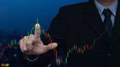 La calma vuelve al mercado: el petróleo se estabiliza en 95 dólares, la renta fija se relaja y el Ibex 35 intenta rebotar