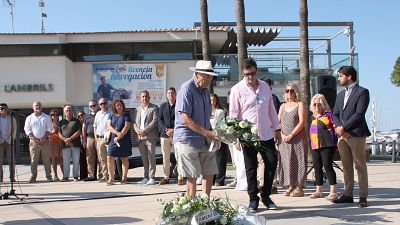 Cambrils commemora els atemptats jihadistes amb un acte sobri al Club Nàutic