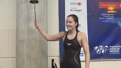 Carmen Weiler bate el récord de 100 m espalda, la primera española por debajo de 1 minuto -- Ver ahora Carmen Weiler bate el récord de 100 m espalda, la primera española por debajo de 1 minuto -- Ver ahora