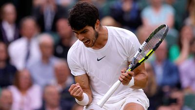 Alcaraz somete sin piedad a Medvedev y se jugará el título de Wimbledon ante Djokovic en la final más esperada