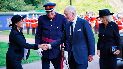 Carlos III culmina su primera semana como rey visitando Gales