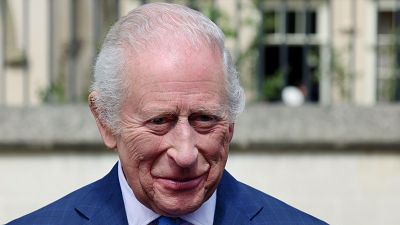 Carlos III afirma que sufrir cáncer es una experiencia "a veces aterradora" en un mensaje sobre su enfermedad