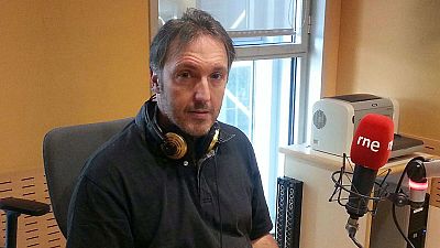 Las mañanas de RNE - Carlos Zanón: "Voy a hacer un Carvalho que pueda resolver casos en 2018" - Escuchar ahora Las mañanas de RNE - Carlos Zanón: "Voy a hacer un Carvalho que pueda resolver casos en 2018" - Escuchar ahora