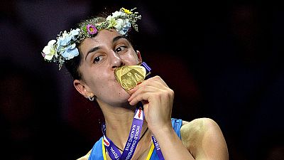 Carolina Marín aplasta a Sindhu para levantar una histórica 'tricorona' mundial | Ver
