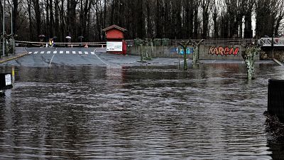 Carreteras cortadas e inundaciones: la borrasca Jana deja centenares de incidencias por toda España