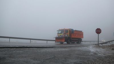 Una màquina llevaneus en un punt pròxim al coll de la Teixeta el dia de Nadal