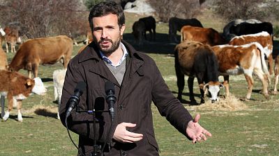 Casado defiende a "toda la ganadería española" y carga contra el "intervencionismo comunista" de Garzón