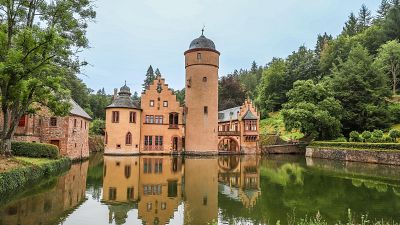 El castell de Mespelbrunn, una joia amagada al bosc de Spessart a Alemanya El castell de Mespelbrunn, una joia amagada al bosc de Spessart a Alemanya