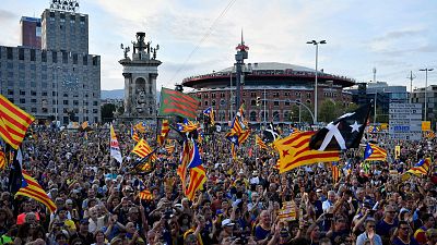 Miles de personas piden la independencia en Barcelona en una Diada marcada por las negociaciones para la investidura