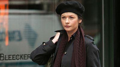¿Reconocerías a Catherine Zeta-Jones si fuera tu camarera?