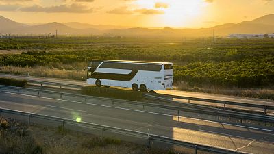 Los sindicatos mantienen la convocatoria de huelga del transporte de viajeros para este lunes