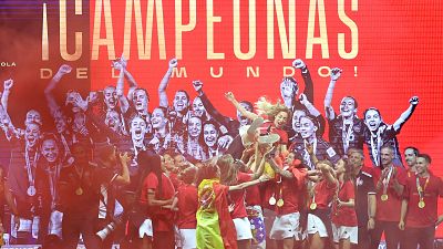La fiesta de celebración de las campeonas del mundo se hizo esperar pero mereció la pena