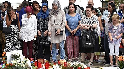 Un centenar de musulmanes se concentra en Las Ramblas en rechazo al terrorismo