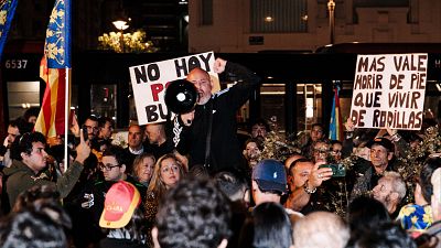 Centenares de personas piden en Valencia la dimisión de Mazón y de Sánchez por la gestión de la DANA