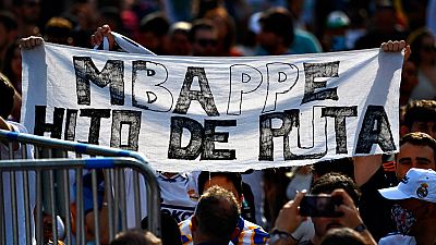 La afición se acuerda de Mbappe en la Cibeles