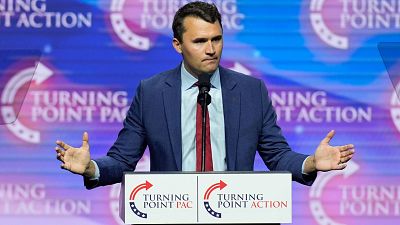El 'influencer' conservador Charlie Kirk, próximo a Trump, asesinado de un disparo en una universidad de Utah