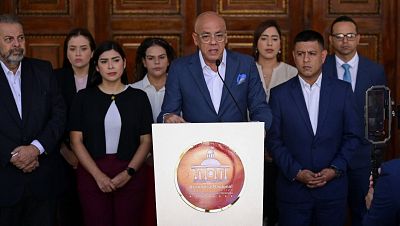 El chavismo libera a presos políticos tras la detención de Maduro - Telediario 2 | Ver