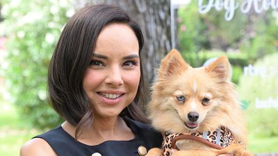 Chenoa estrena 'Dog House': "Es importante que no se compren perros, que se adopten"