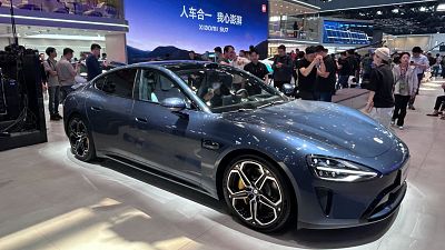 China y la UE acuerdan rebajar a la mitad la entrada de coches híbridos chinos para dar un respiro a la industria europea
