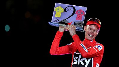 Esta interesante y competida Vuelta a España 2017 quedará para los anales y en la memoria como la Vuelta de Chris Froome, la primera que gana al sexto intento, pero también por la gesta de Alberto Contador, que no se limitó al bello triunfo de L'Angr