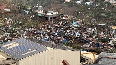 Las autoridades francesas temen "varios cientos" de muertos tras el paso del ciclón Chido por las islas Mayotte