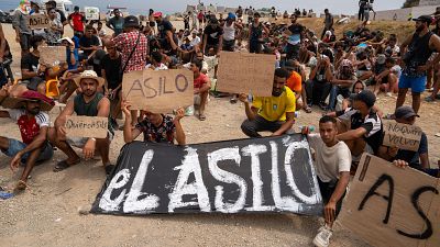 Cientos de migrantes reclaman su derecho de asilo en Ceuta: "No queremos volver a Marruecos"