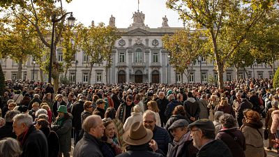 Cientos de personas se concentran frente al Tribunal Supremo contra la condena al fiscal general del Estado