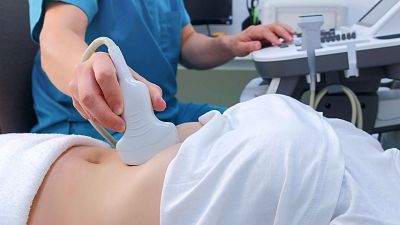 Claves de la ley del aborto: en hospitales públicos, sin consentimiento a partir de los 16 y bajas por reglas dolorosas