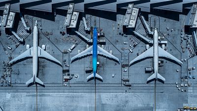 La UE avisa a las aerolíneas: no pueden aplicar recargos retroactivos por la subida del precio del petróleo