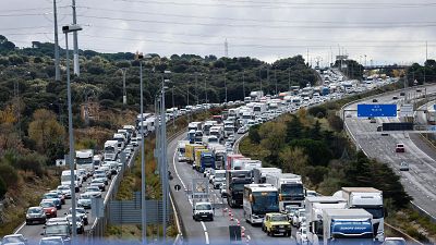 La Comisión Europea da marcha atrás en su plan de prohibir la venta de los coches que emiten CO2 a partir de 2035