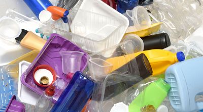 Cómo los envases de plástico perjudican tu salud