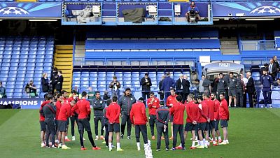 El sabor de boca que se quedó en los aficionados del Atlético de Madrid el pasado martes fue el de que su equipo mereció la victoria de no haber sido por "el autobús" que Mourinho se había traído de Londres hasta aparcarlo en la portería del Vicente