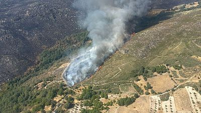 El incendio de Castromil, entre Zamora y Ourense, baja a nivel 1 y se desconfina la localidad