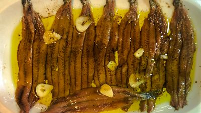 Consumo lanza una alerta por la presencia de listeria en boquerones en aceite y ajo de la marca Iber Cocktail