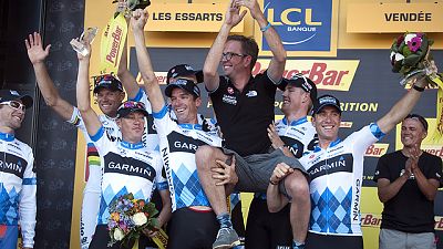 La CRE de la segunda etapa del Tour de Francia 2011 ha provocado que haya un cambio de líder, el noruego Hushovd. El equipo Saxo Bank de Contador ha perdido tiempo respecto a Schleck y a Evans pero no ha sido tanto como algunos esperaban.