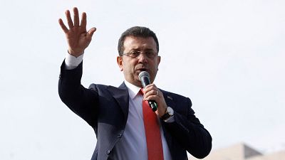 Un tribunal dicta prisión preventiva por corrupción y sobornos para el alcalde de Estambul, principal rival de Erdogan