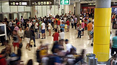 Los controladores aéreos no convocarán paros en agosto para no afectar a los viajeros