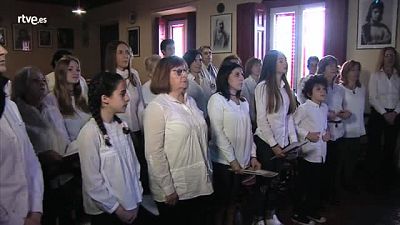 Un coro de voces doblemente blancas | Ver Un coro de voces doblemente blancas | Ver